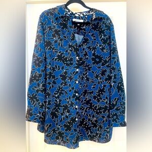 Women’s blouse in excellent condition